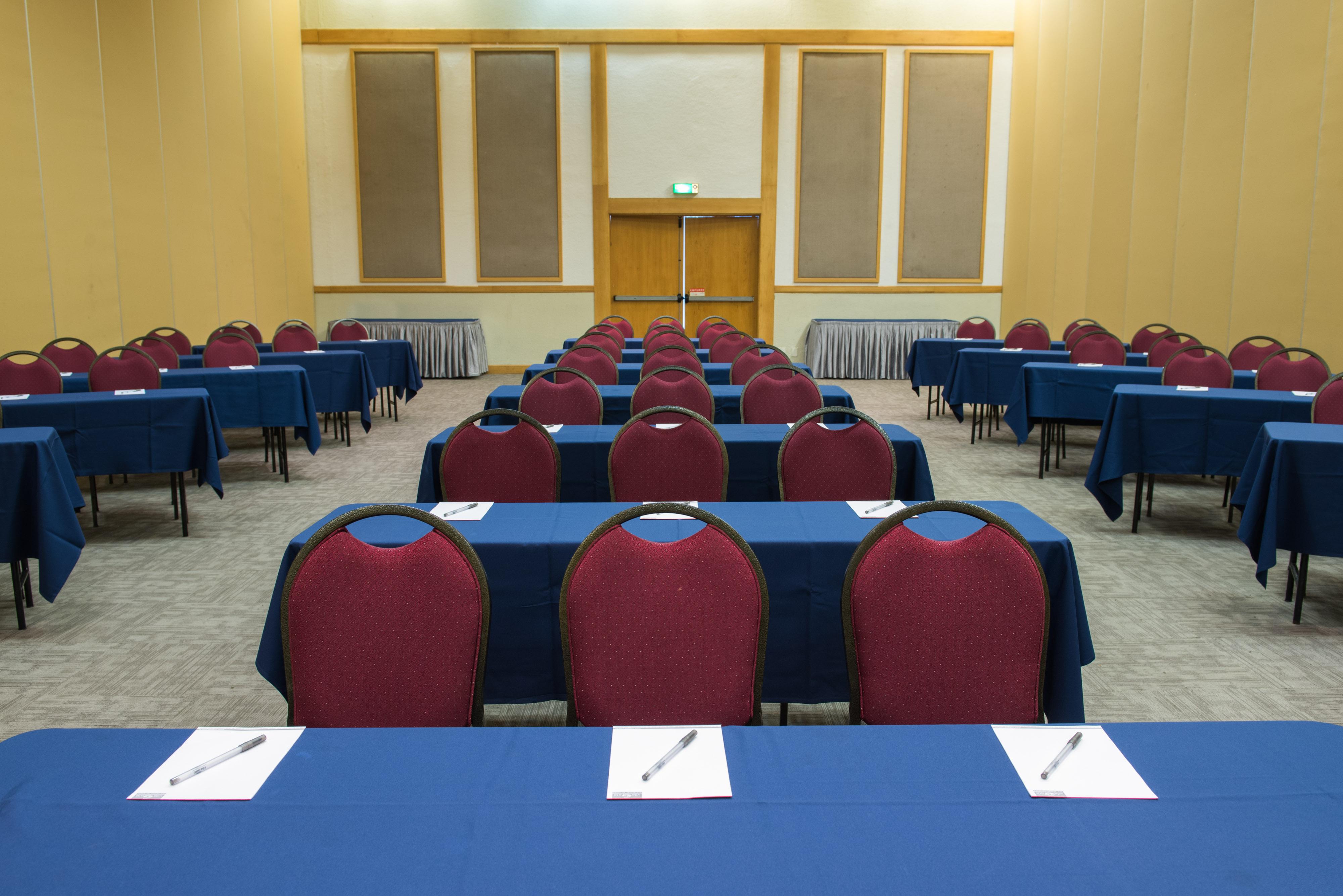 Vila Gale Eco Resort Angra Ангра дос Рейс Екстериор снимка A typical classroom layout