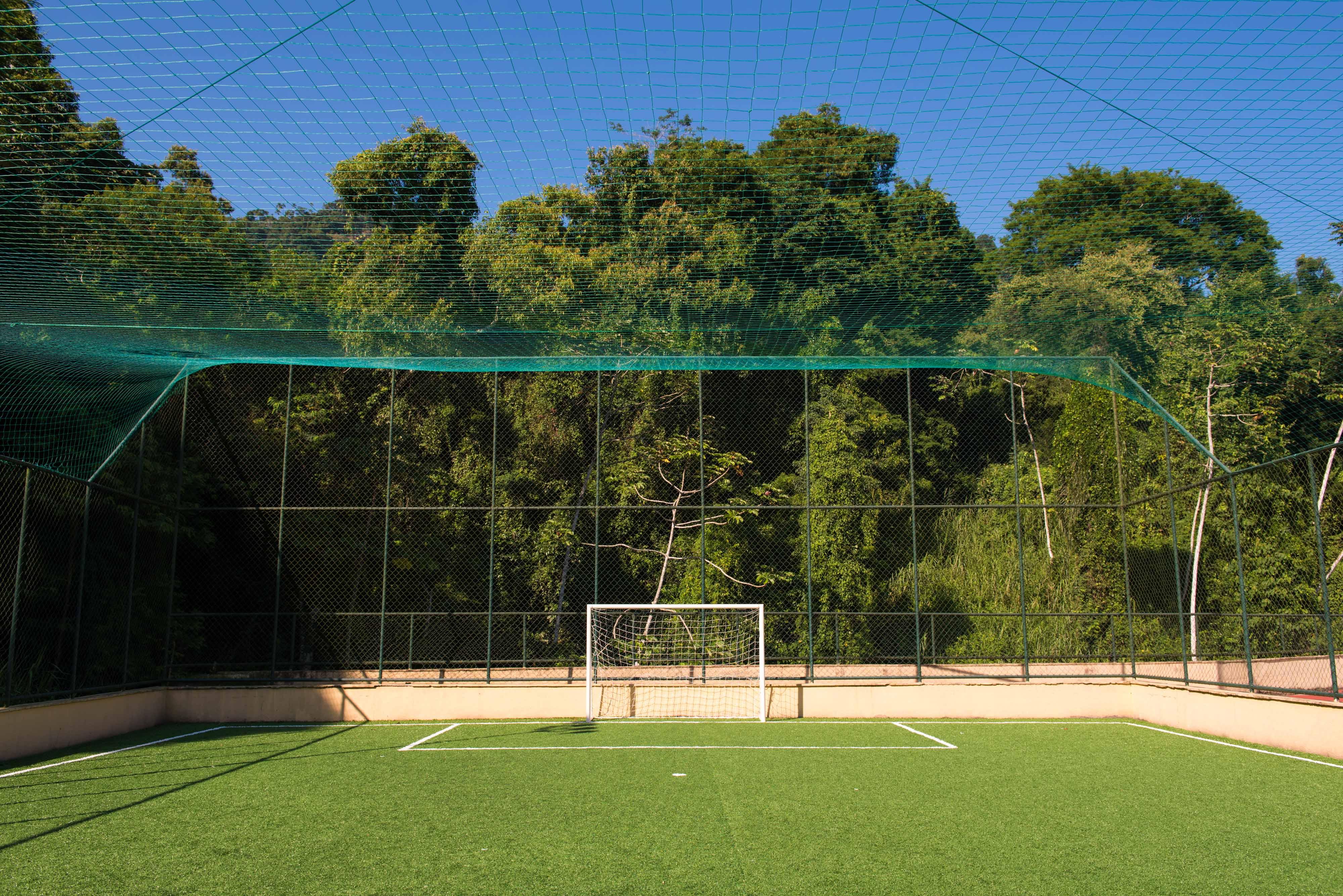 Vila Gale Eco Resort Angra Ангра дос Рейс Екстериор снимка The football pitch at the school